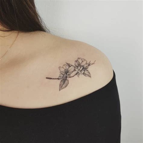 tatuajes para mujeres en el pecho|Tatuajes para mujeres en el pecho 2024